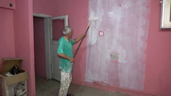 4 Çocuk Babası Boyacı, 10 Yaşında Başladığı Mesleğiyle Evlatlarını Yetiştirip Okutuyor