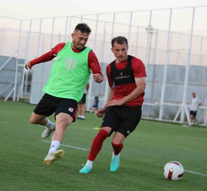 Sivasspor Günü Çift İdmanla Tamamladı