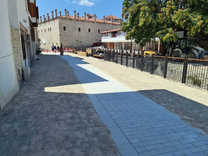 Arnavut Kaldırımlı Sokaklarda Engeller Yerli Mermerle Aşılacak