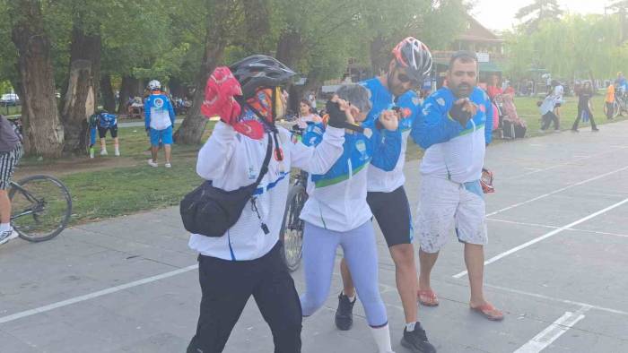 Engelli Bisikletçiler Festivale Renk Kattı