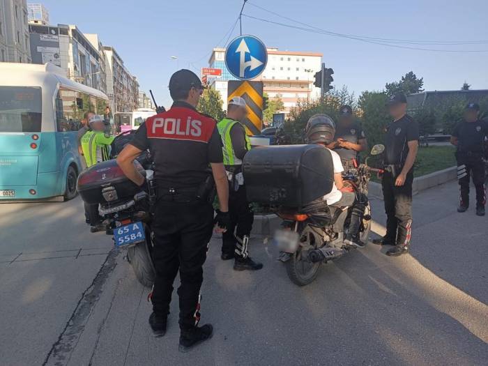 Van’da Değişik Suçlardan 16 Kişi Tutuklandı
