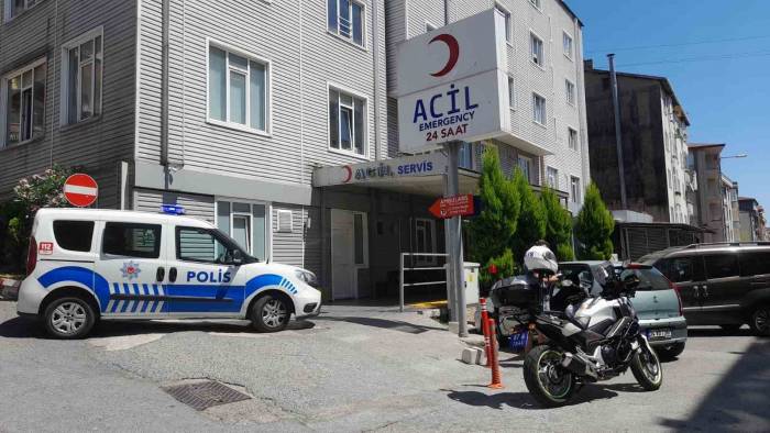 Otomobil Sürücüsü Geri Manevra Yaparken Yayaya Çarptı