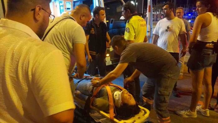 İki Otomobil Kafa Kafaya Çarpıştı: 11 Yaralı