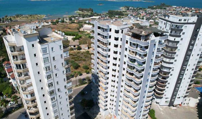 Göl Manzaralı ‘orta Hasarlı’ Milyonluk Dairelerde Belirsizlik Sürüyor