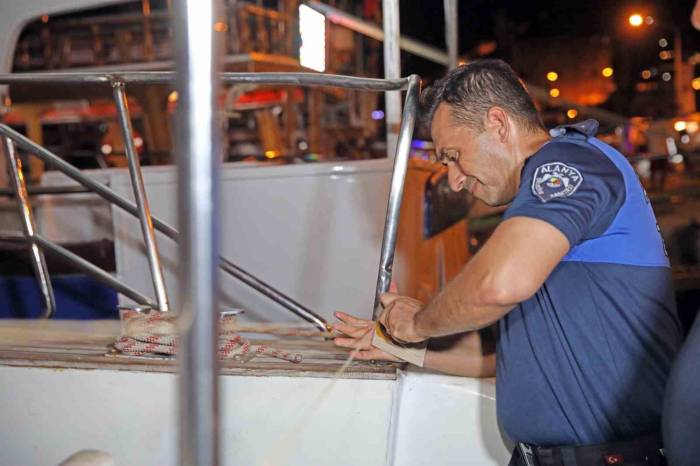Alanya Belediyesi O Tekneleri Mühürledi, Ruhsatlarının İptali Gündemde
