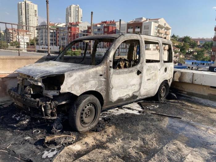 Ankara’da Korkutan Yangın: Otomobil Alev Topuna Döndü