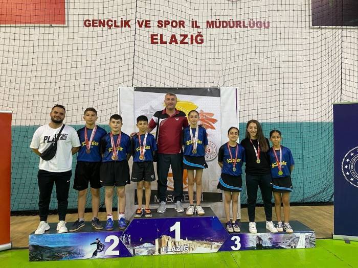 Batman’a Masa Tenisinde Çifte Şampiyonluk