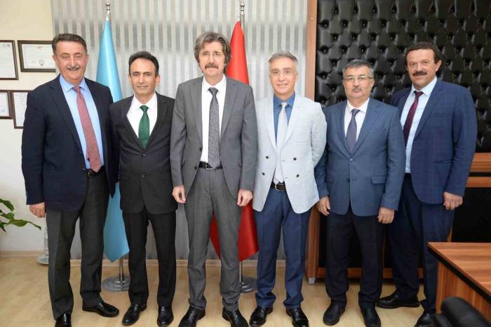 Veteriner Fakültesinde Yeni Dekan Prof. Dr. Bayram Şenlik Oldu