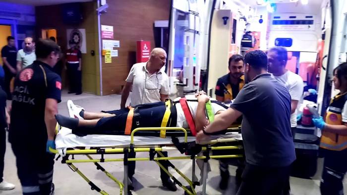Kontrolden Çıkan Araç Takla Atarak Ters Döndü: 5 Yaralı