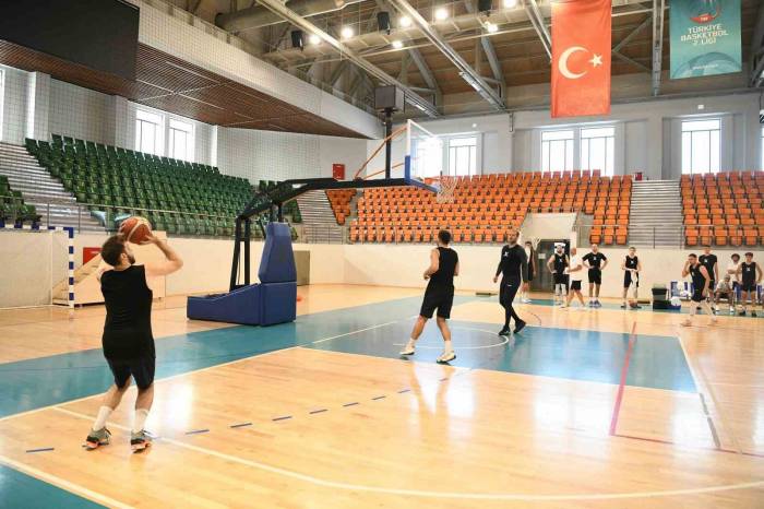 Çayırova Belediyesi Basketbol Takımı Sezonu Açtı