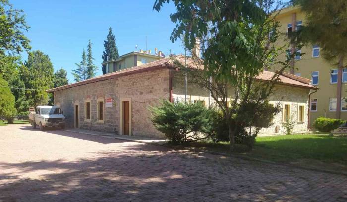 Çivril’de Daha Karar Alınmadan Asılan Tabela Meclis Üyelerini Şok Etti