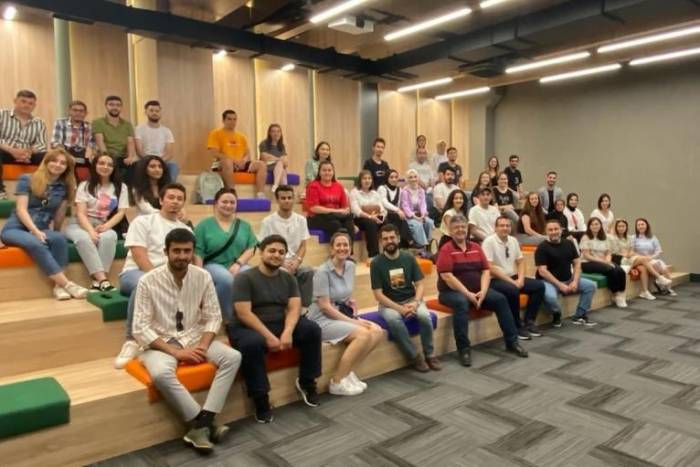 Yeni Babalara Haftalık 1 Gün Ekstra İzin İmkanı