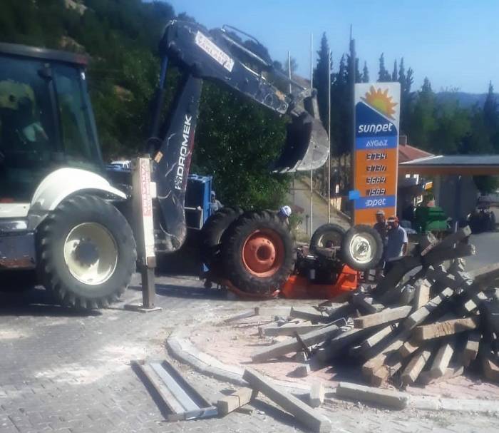 Devrilen Traktörün Altına Kalan Sürücü Hayatını Kaybetti
