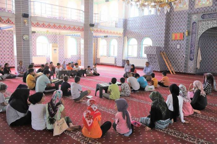 Ergani Kaymakamı Karaaslan Kur’an Kursu Öğrencileriyle Bir Araya Geldi