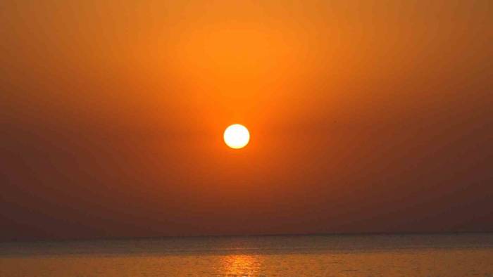 Van Gölü’nde Hayranlık Uyandıran Gün Doğumu