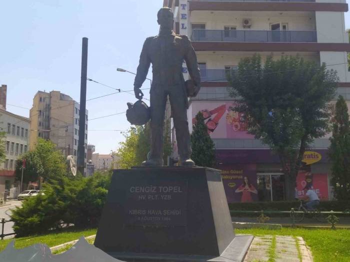 Şehit Yüzbaşı Cengiz Topel Unutulmadı