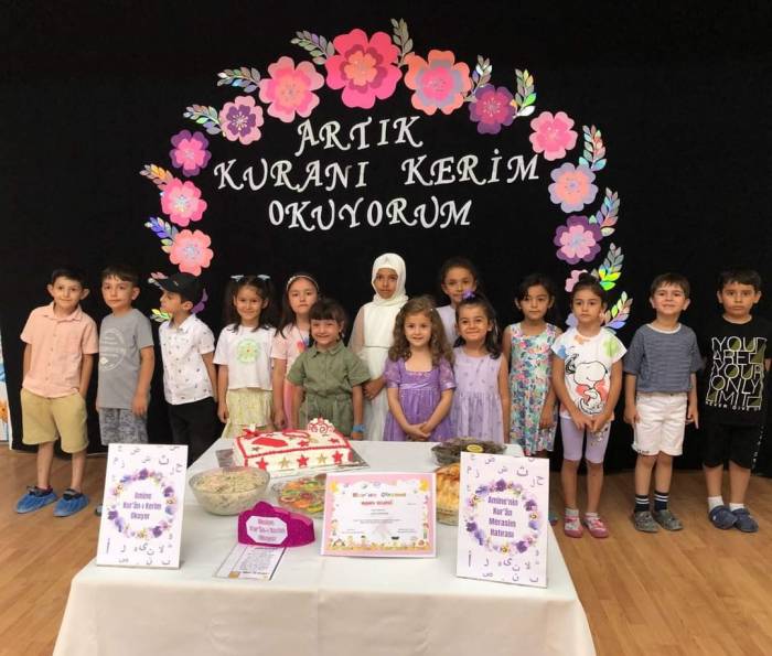 Kur’an Öğrenen Minikler Taç Giydiler