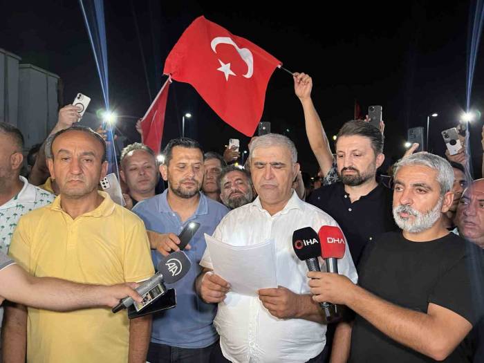 Mega Kentte Taksimetre Ücretlerine Zam İsteyen Taksiciler Yenikapı’da Eylem Yaptı