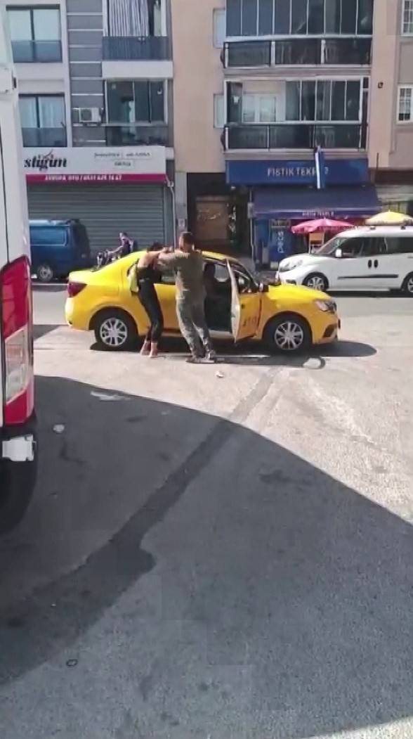 İzmir’de Eşinden Dayak Yiyen Kadın Baygınlık Geçirdi