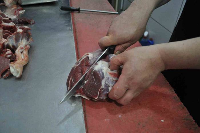 Sıcakta Et Muhafazasına Ve Temizliğine Daha Çok Önem Verilmeli