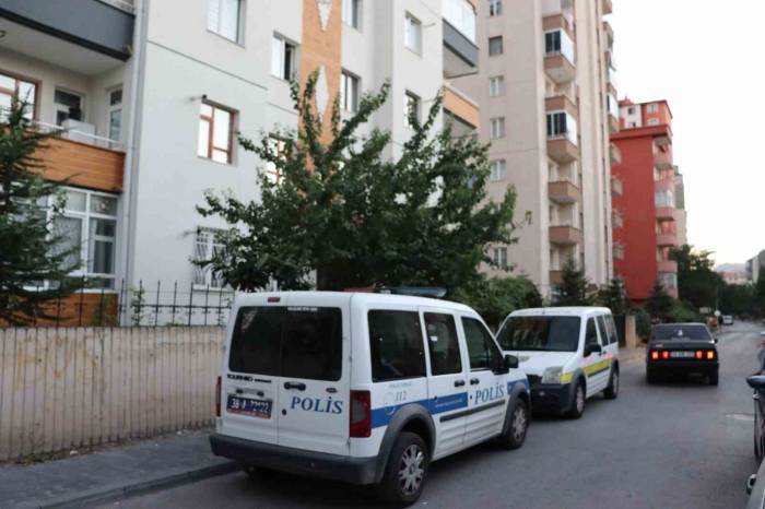 80 Yaşındaki Kadın Evinde Ölü Bulundu