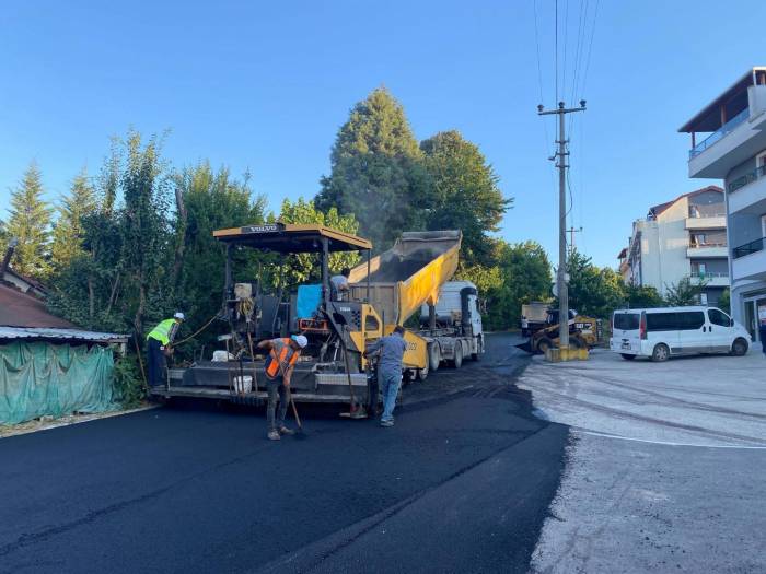 Başiskele Kahramanlar Caddesine 150 Ton Asfalt Serildi