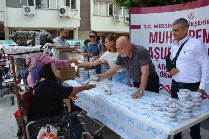 Mersin’de 13 İlçede Aşure İkram Edildi