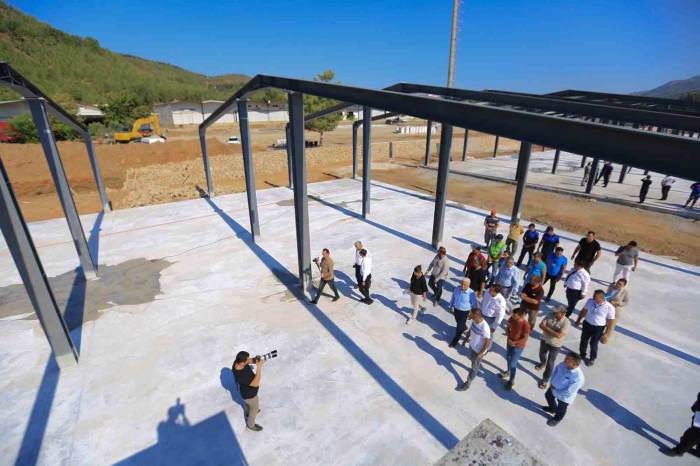 Başkan Gürün Karaçulha Hali’nde İncelemelerde Bulundu