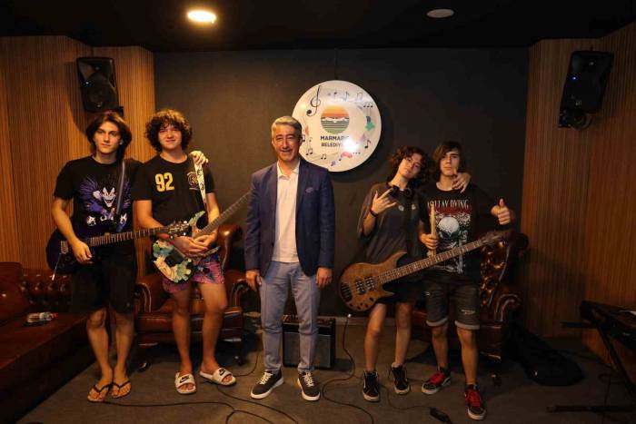 Belediye Gençler İçin Ses Kayıt Stüdyosu Kurdu