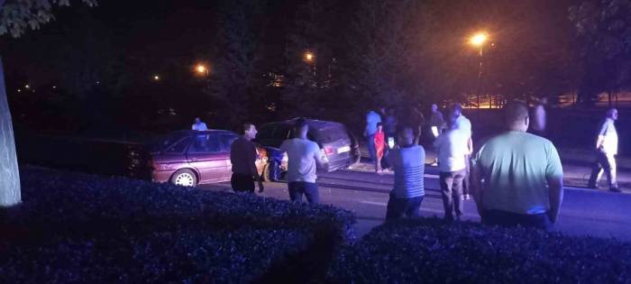 Birbiriyle Çarpışan 2 Araç Kullanılamaz Hale Geldi
