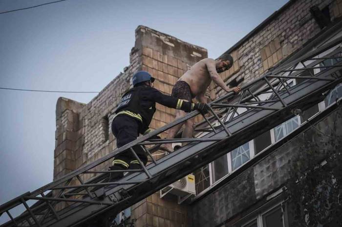 Rusya’nın Ukrayna’da Yerleşim Yerine Saldırısında Ölü Sayısı 8 Oldu
