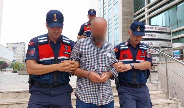 Tartıştığı Şahsı Boynundan Bıçakladı