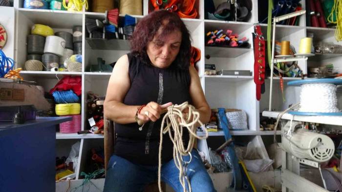 Kocasından Öğrendiği Unutulmaya Yüz Tutmuş Meslekle 6 Ülkeye İhracat Yapıyor