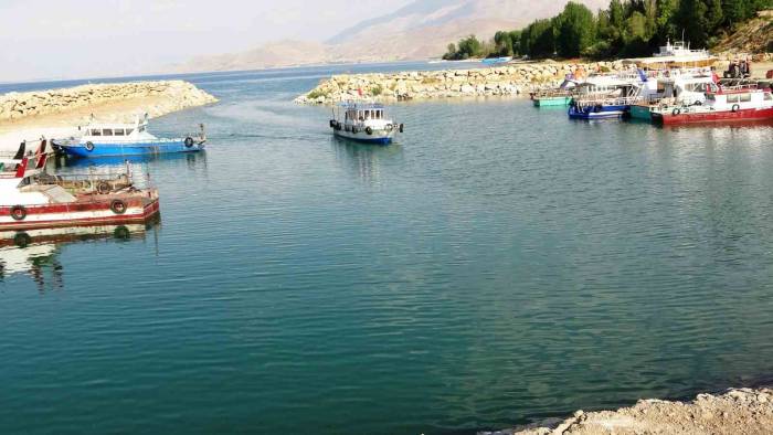 Van Gölü Sahilindeki Dereağzı Limanı Yenilendi