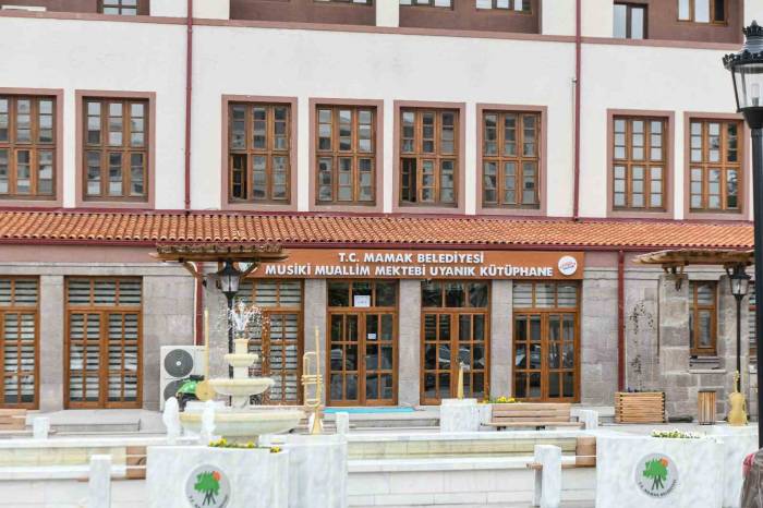 Mamak’ta Kitap Dostu Belediyecilik Hizmetleri Devam Ediyor