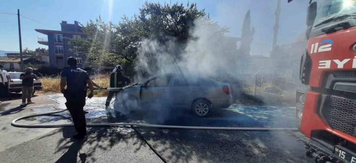 Burdur’da Seyir Halindeki Otomobil Alev Alev Yandı