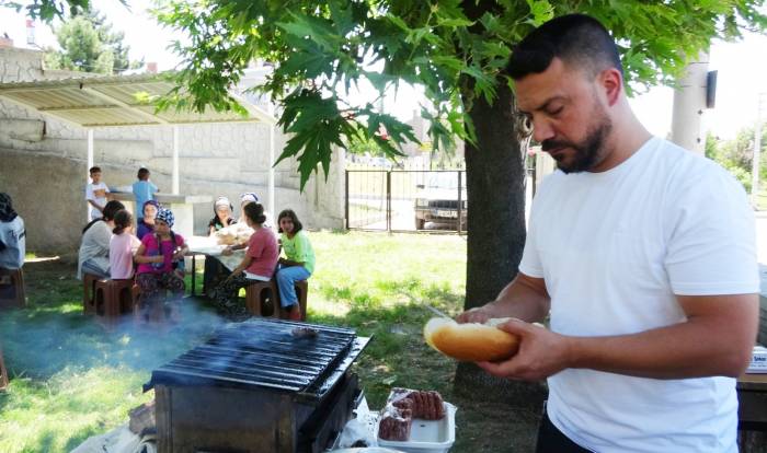 Yaz Kur’an Kursu Öğrencilere Mangalda Köfte