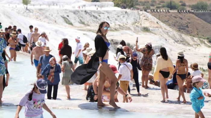 Beyaz Cennet İlk 7 Ayda 1,2 Milyon Turisti Ağırladı