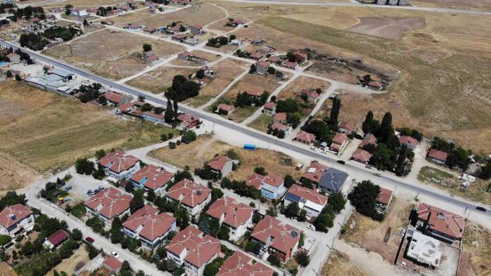 Doğalgaz Caddenin Bir Tarafında Var Diğer Tarafında Yok