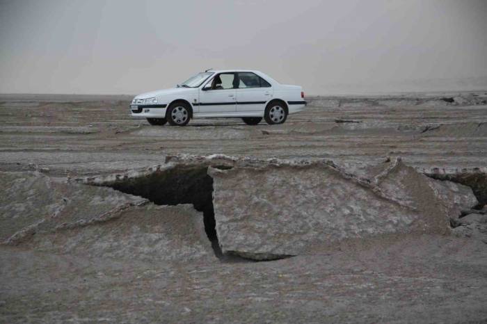 Kuruyan Urmiye Gölü Tuz Çölüne Dönüştü