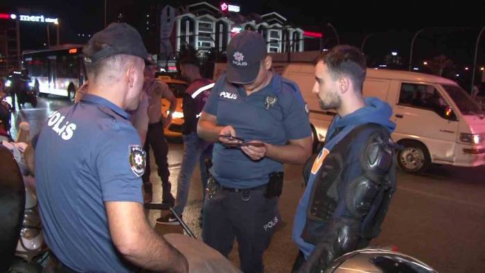 Ümraniye’de Kurallara Uymayan Motosiklet Sürücülerine Ceza