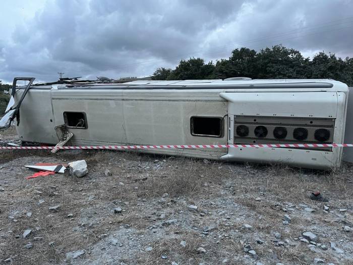 Havalimanı İnşaat İşçilerini Taşıyan Otobüs Freni Patlayarak Şarampole Uçtu: 27 Yaralı