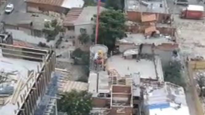 İzmir’de Akılalmaz Olay: Vincin Beton Kovasında İşçi Taşıdı