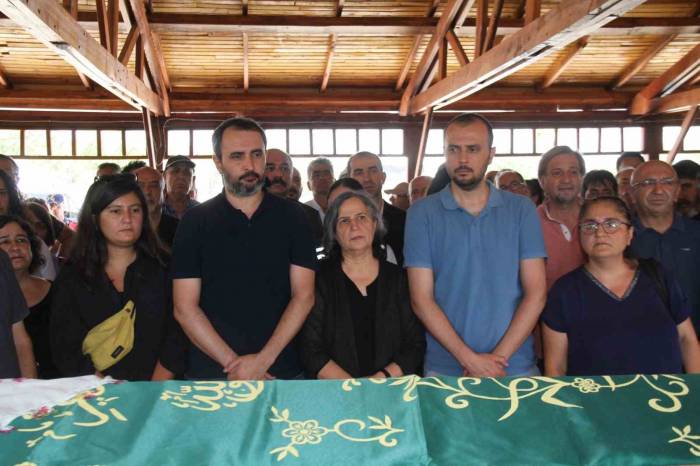 Kandıra Cezaevi’nde Tutuklu Bulunan Kışanak, Ablasının Cenaze Törenine Katıldı