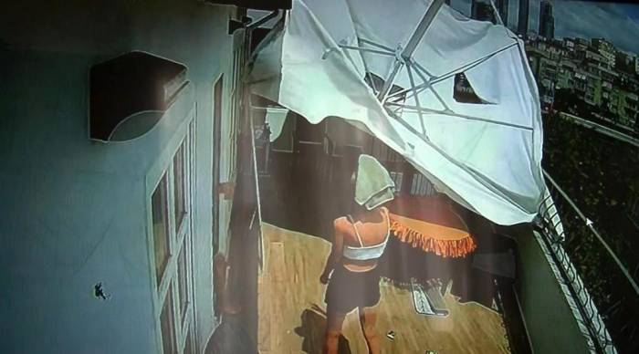 Kartal’da Rüzgarın Etkisiyle Uçan Teras Şemsiyesi Felaketi Getiriyordu