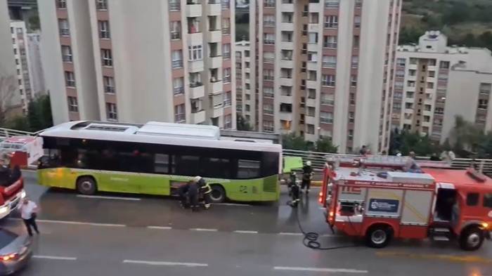 Belediye Otobüsünden Çıkan Dumanlar Korkuttu