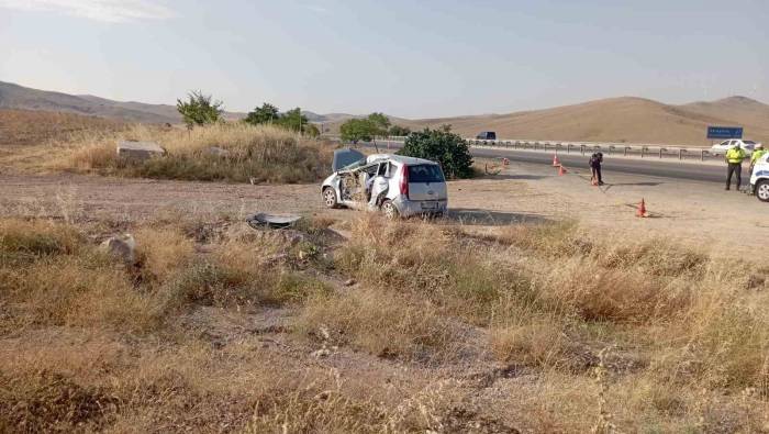 Kaza Yapan Otomobildeki Anne İle Çocuğunu Ölüm Ayırdı
