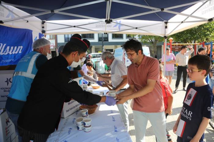 Küçükçekmece’de 30 Bin Porsiyon Aşure İkramı