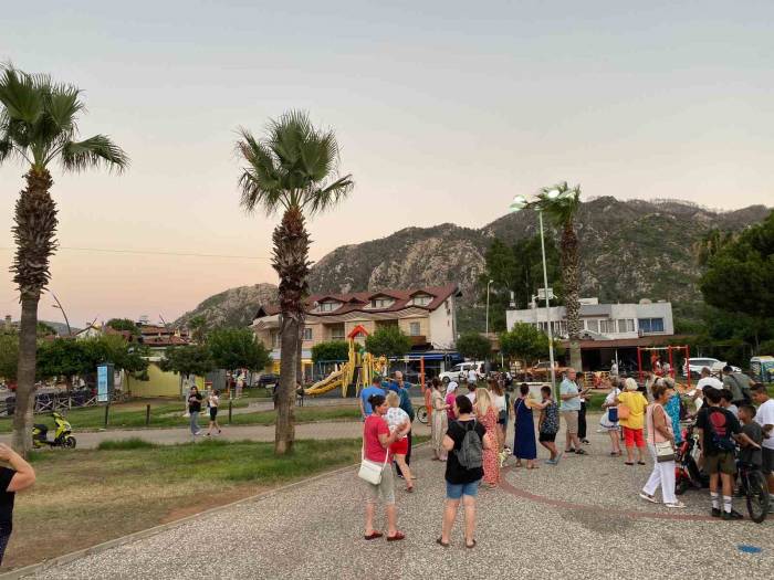 Projenin Yerini Beğenmeyen Mahalle Sakinleri İmza Kampanyası Başlattı