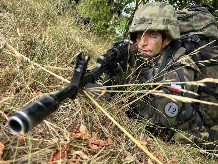 Polonya, Belarus Sınırına Gönderdiği Asker Sayısını 2 Bine Yükseltti